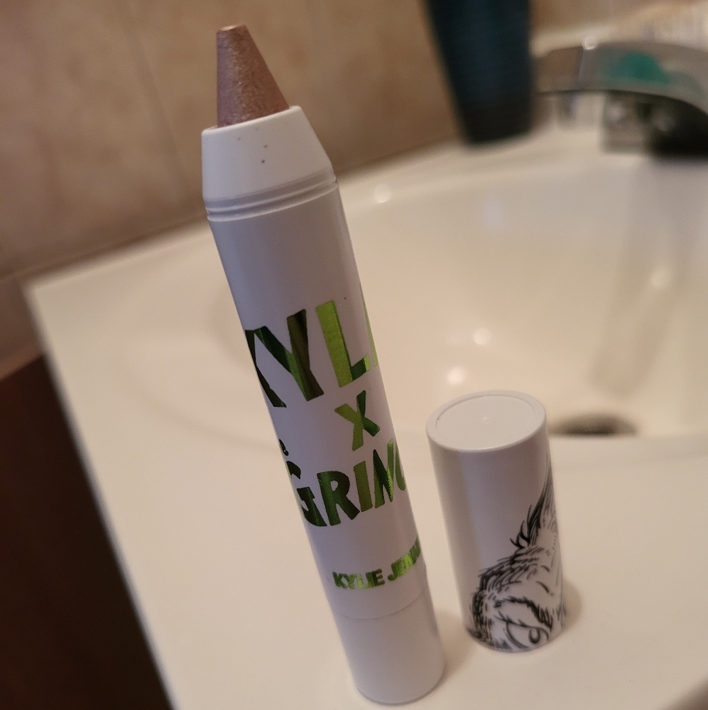 Kylie grinch eye shadow